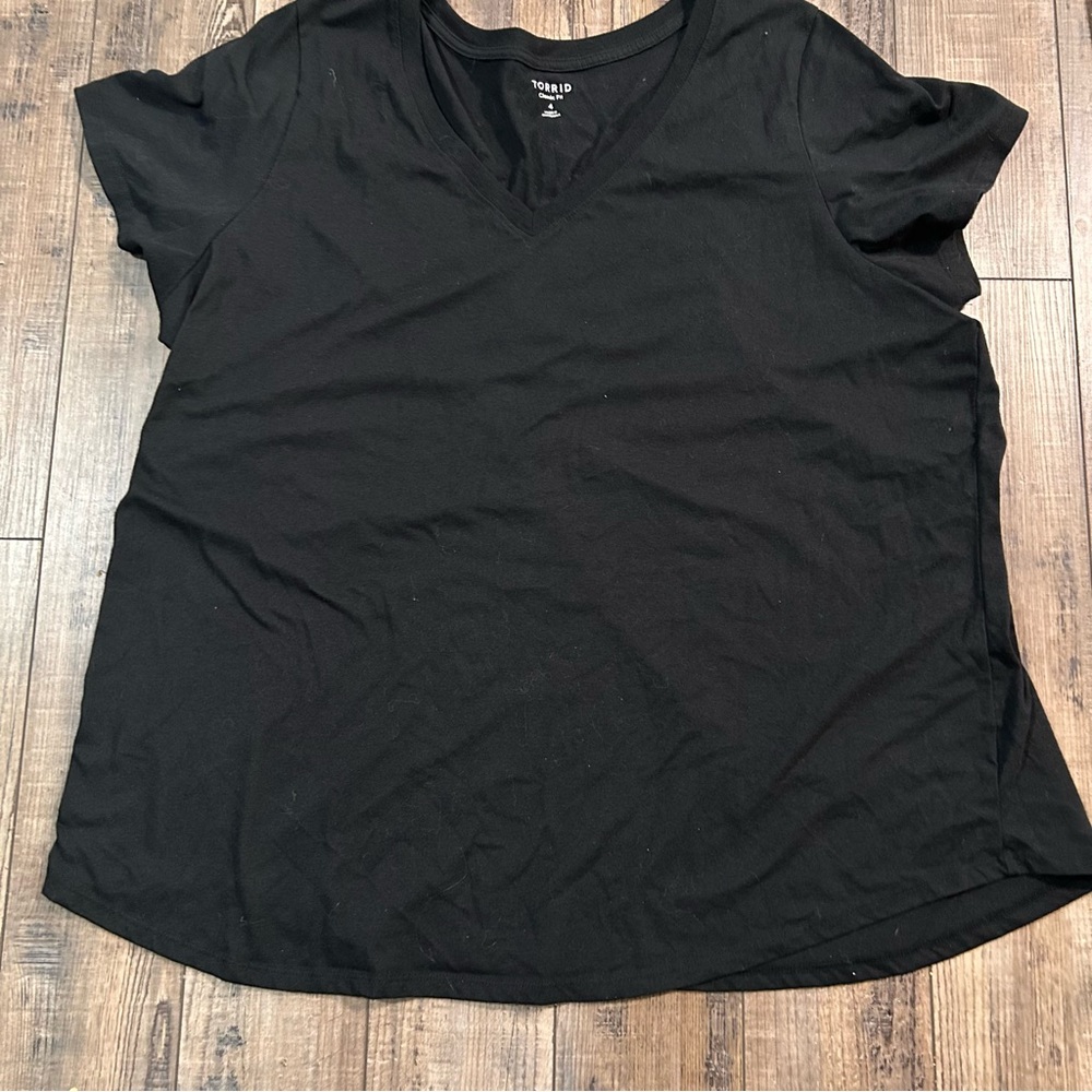 Torrid Womens Size 4 (4X) Black V-neck Classic Fit‎ T-shirt Short Sleeve